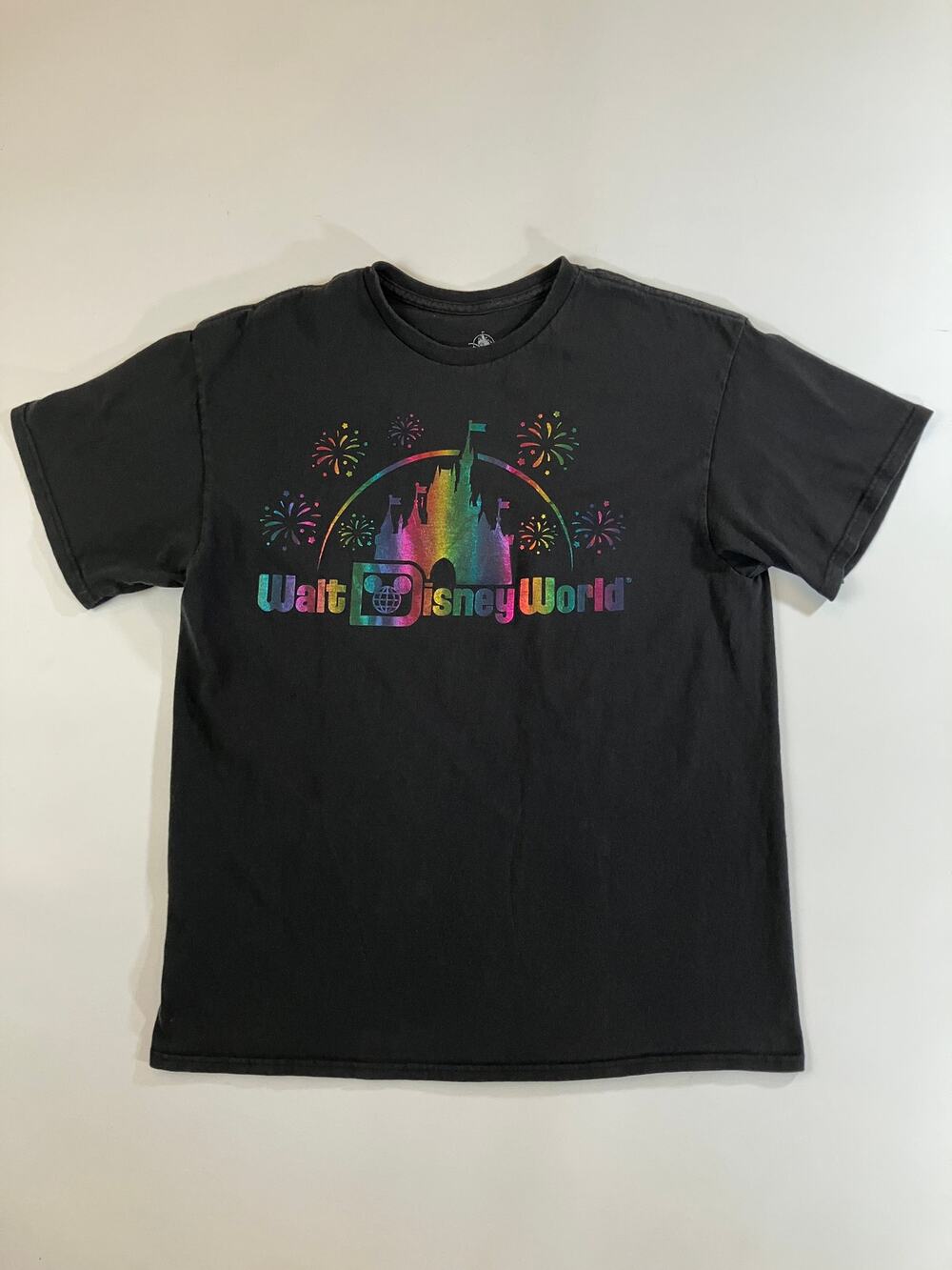 Walt Disney World Rainbow Foil Castle Fireworks Black T-Shirt Men’s Large Parks